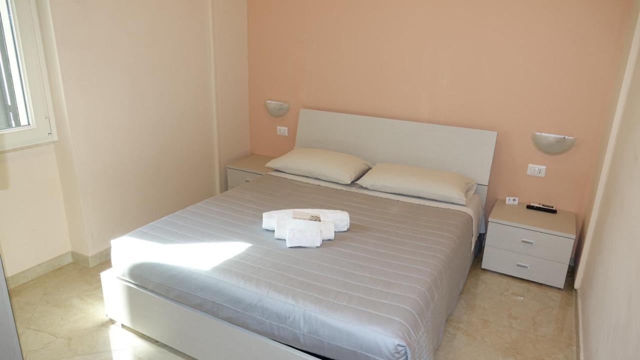 Cairoli Exclusive Rooms & Suite Brindisi Kültér fotó